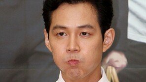 [포토] 이정재, 물 마시다 귀요미 매력 발산