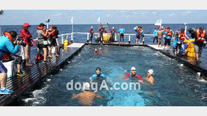 [SD포토] 독도 횡단 프로젝트, ‘힘차게~ 가자!’