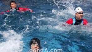 [SD포토] 김장훈, ‘물을 너무 많이 먹는데…’