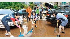 [전북]‘444mm 물폭탄’ 군산 피해복구 구슬땀