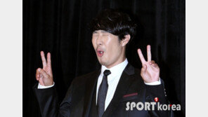 [포토] ‘예비신랑’ 하하 기자회견, ‘너무 좋아! 깜찍한 브이’