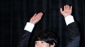 [포토] 예비신랑 하하, 기자회견 중 기쁨의 만세