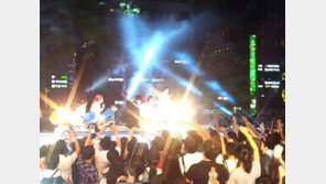 [영상]싸이 게릴라 콘서트, 장대비 속 열기 ‘강남역 일대 마비’