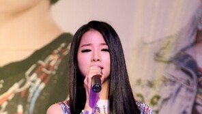 [포토] 새 멤버 솔지, ‘파워풀 하고 화끈한 가창력~’