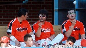 [포토] 이색 선글라스 쓴 박찬호, 의외의 패션 센스