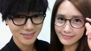 예성-윤아, 안경남매 등극…선남선녀의 다정다감