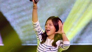 [포토] 장재인, 깜찍한 무대 매너 ‘안 따를 수 없네’