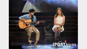 [포토] 투개월, 풋풋한 캠퍼스 새내기 커플 느낌