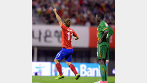 [포토] 이근호, 후반전 추가골에 손 번쩍 ‘내가 최고’