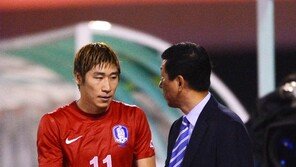 [포토] 이근호 2번째 골에 최강희 감독 ‘흐뭇’