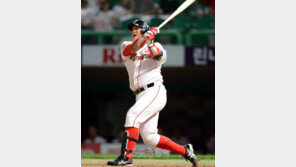 정상호 빗맞은 결승타…빗물은 SK의 편