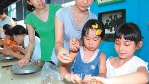 [광주/전남]“물레 돌리며 그릇빚기 신기해요”