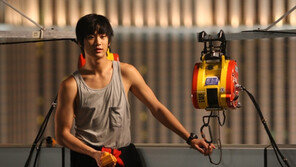 도둑들 1000만 돌파…김수현 ‘팬과 단체관람’ 나선다