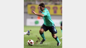 메시 “호날두는 내 라이벌 아냐…존경한다”