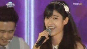 아이유, 빗물에 킬힐 신고 춤추다 ‘또 꽈당’ 아찔