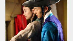 ‘아랑사또전’ 신민아-이준기, 로맨스 시작? 밀착 스킨십 ‘두근두근’