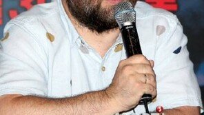 티무르 베크맘베토브 감독 “강제규 감독 영화 ‘마이웨이’ 재미있게 봤다”