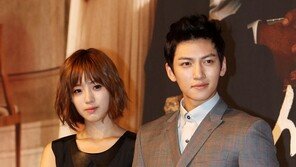 [포토] 지창욱-함은정, ‘조심스러운’ 팔짱 