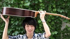 [SD포토] 소년 기타리스트 정성하, 훈남 미소 만발