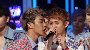 [포토] 이기광, 양요섭에 밀착…무슨 얘기 중?