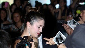 [포토] 메리 엘리자베스 윈스티드, 열광 도가니서도 침착