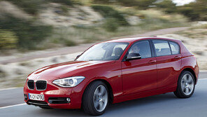 낙엽 지는 거리, 힘 좋고 잘 빠진 놈들이 달려온다