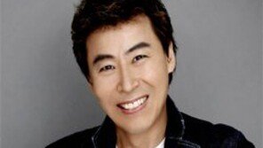 ‘너훈아 시절’ 이젠 바이 바이∼ 새 앨범 ‘최고의 여자’ 낸 나훈아 사촌동생 나진기