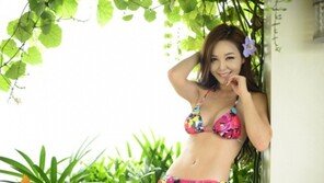 강예빈, 수영복 입고 글래머 몸매 과시 