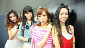 걸그룹 비키니, ‘댄스파티’ 음악방송 데뷔 신고식 ‘무한 매력’