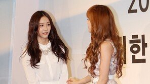 [포토] 제시카-크리스탈 자매, 섹시한 각선미!