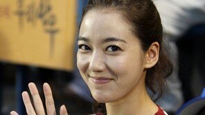 [포토] 야구장 나들이 온 이소연 ‘여전히 예뻐’