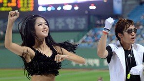 [포토] 롯데 치어리더 박기량, 탱크탑으로 화려한 복근 노출