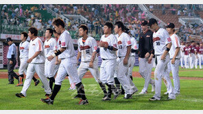 롯데 3연패-SK 3연승…승률 0.0005차 3위전쟁