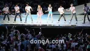 [SD포토] 제시카-크리스탈, 합동 무대 ‘누가 더 잘하나’