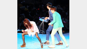 [SD포토] 여장남자 태민 ‘두 남자의 사랑을 받았어’