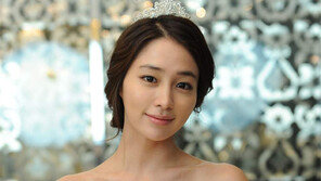 이민정 열애인정…‘공식사이트 마비’로 손예진·문채원 홈피도 접속 불가