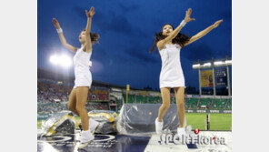 [포토] 치어리더, 초미니 원피스로 쭉 뻗은 각선미 과시