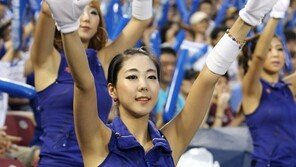 [포토] 치어리더, 관중석에서도 뜨거운 응원