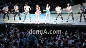 제시카-크리스탈 합동무대, “자매 비주얼 폭발” 감탄!