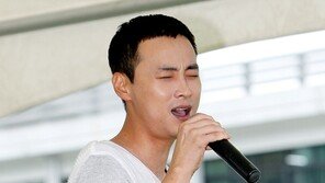 [포토] ‘일병’ 민경훈, 女心 흔드는 감성 무대