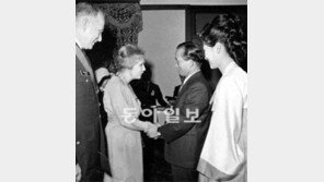 [선택 2012/새누리 대선후보 박근혜]“성난 파도 피하니 탄탄대로가…” “책임있는 자리 오르면…” 