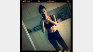 이윤지 몸매 이정도일 줄은…선명한 ‘11자 복근’ 깜짝