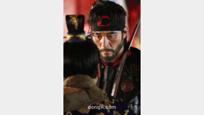 [SD포토] 최민수, 카리스마 작렬 ‘목에 칼이 들어와도…’