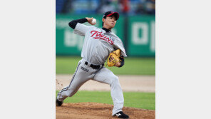 LG 임정우 2년만에 첫승