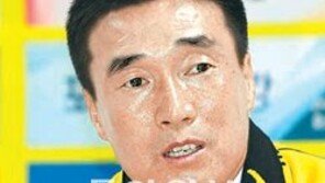 “고참 기 살려 명가 재건” 하석주 전남 감독 산 넘어 산