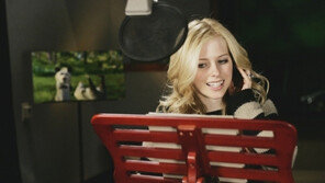 에이브릴 라빈 약혼, 채드 크로거와 6개월 열애 결혼 공식화 