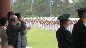 [단독]전두환 올해 3월에도 육사생도 ‘사열’ 했다?