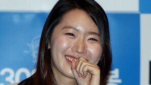 [포토] 정예진, 입 가리고… ‘부끄러운 수줍은 미소’