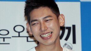 [포토] 김준구, 첫 주연에 긴장? ‘어색한 미소~’