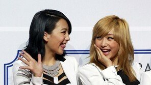 [포토] 카라 강지영-니콜, 애교 대결 ‘박빙의 승부’